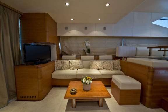 Image of JULY yacht #3