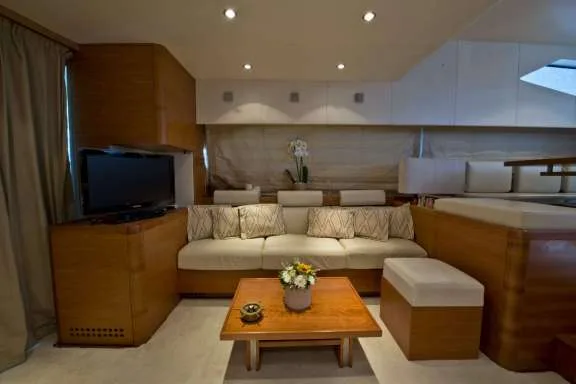 Image of JULY yacht #3