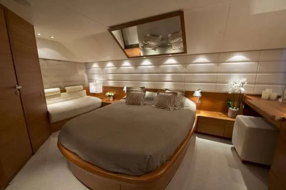 Image of JULY yacht #6