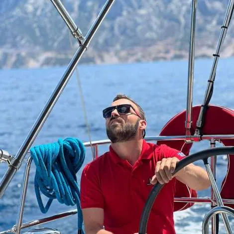 Crew of KOS 58.CAT|Captain