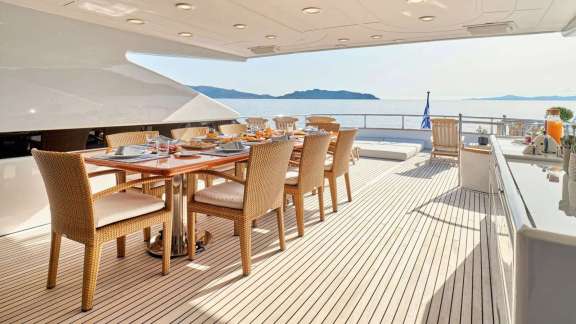 Image of LEET IT BE yacht #4