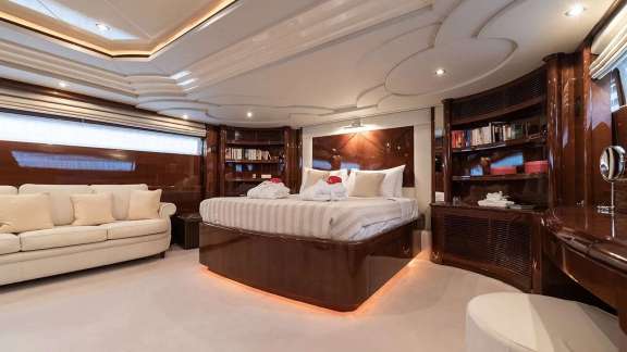 Image of LEET IT BE yacht #6