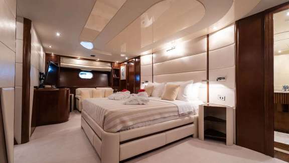 Image of LEET IT BE yacht #7