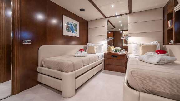 Image of LEET IT BE yacht #8