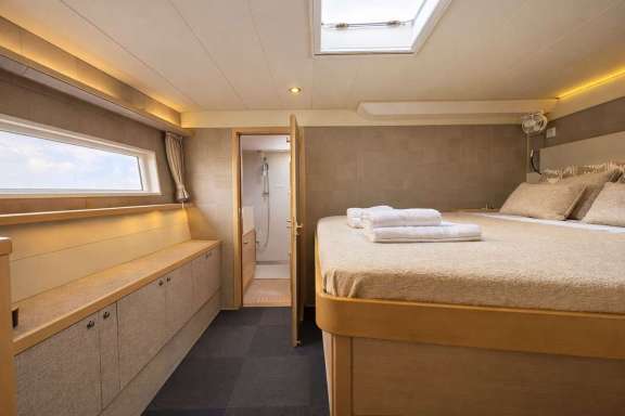Royal-Destiny-fwd-port-cabin