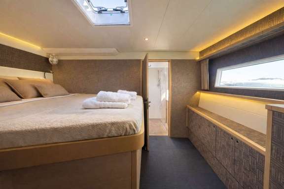 Royal-Destiny-fwd-stbd