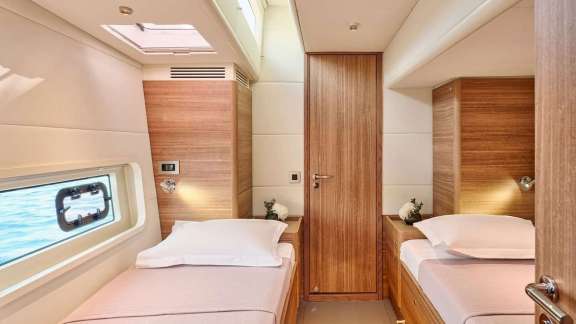 Image of LADY D yacht #7