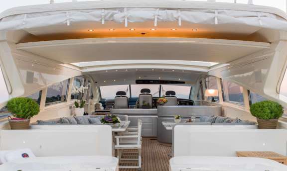 Upper Salon & Aft Deck