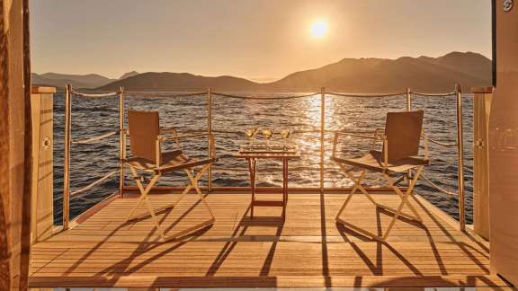Main Salon Open Air Balcony