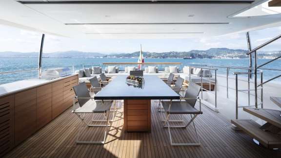 Sundeck Dining Table