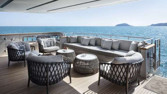 Main Deck Aft Lounge Area