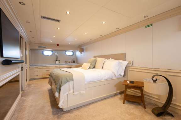 Image of KOKOMO NIGHTS yacht #6
