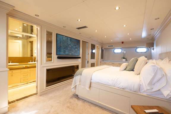 Image of KOKOMO NIGHTS yacht #7