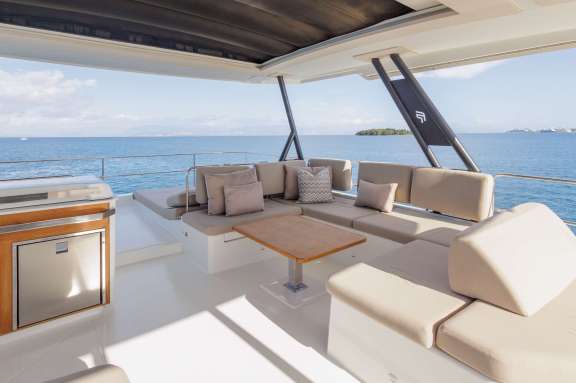 Fly bridge with wet bar and seating area