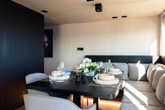 Image of Funky Choice yacht #3