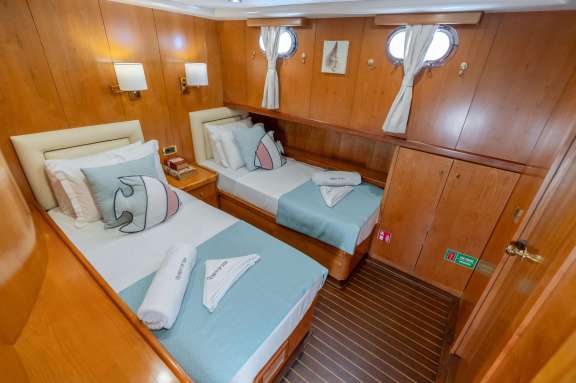 Image of QUEEN OF SEA yacht #18