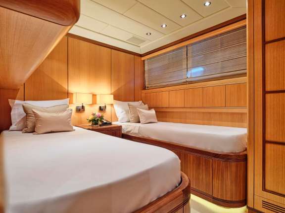 Image of WET PANTHER yacht #12