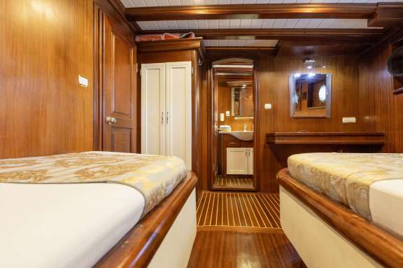 Image of Oxyzen yacht #9