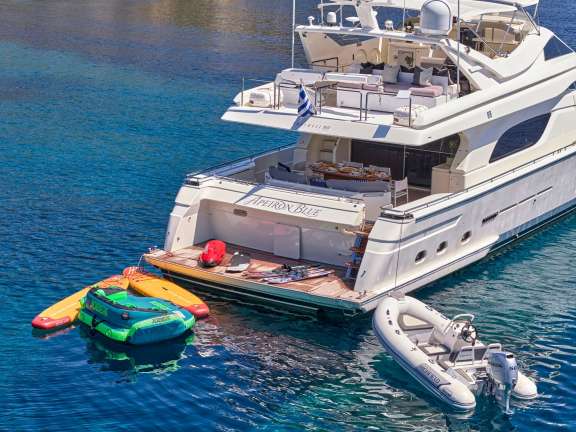 Aft with water toys