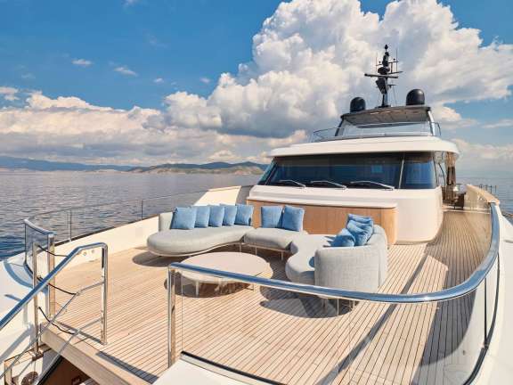Upper Deck Fore