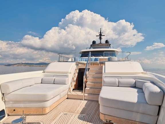 Upper Deck Fore