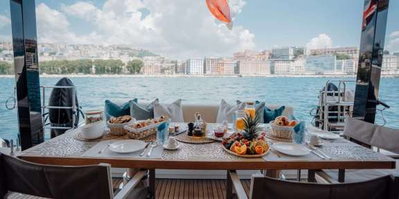 Image of MANA KAI yacht #10