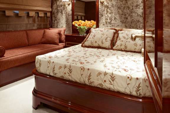 Salon — Dining Area