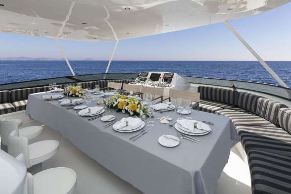 Main Deck Dining