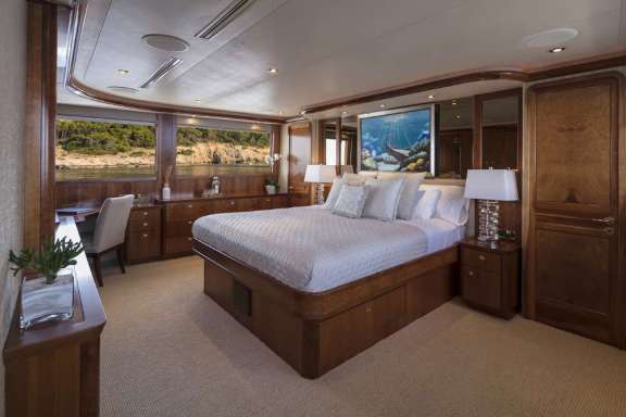 VIP Suite on upper deck (convertible to salon)