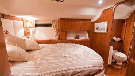 Image of MUSTIQUE yacht #11