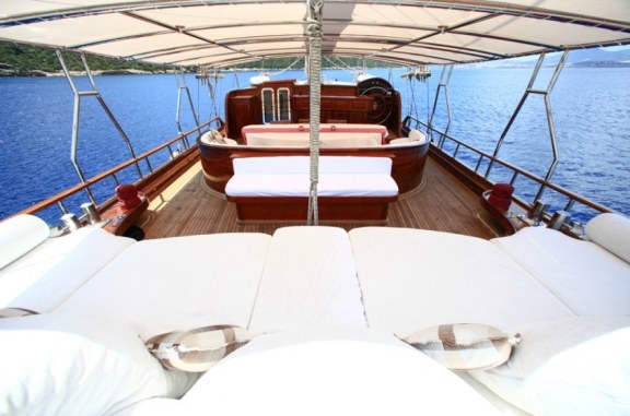 Aft Deck Seating