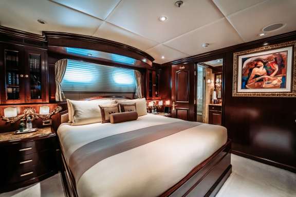 Image of MUSTIQUE yacht #14