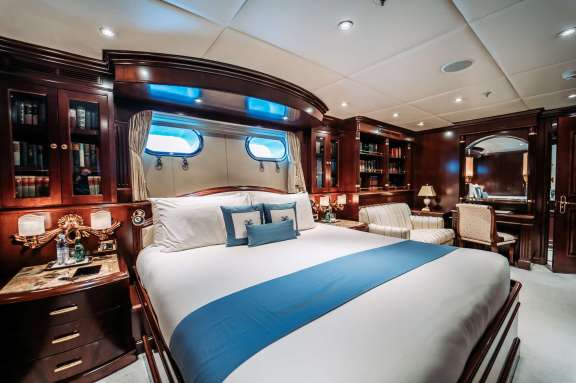 Image of MUSTIQUE yacht #16