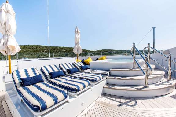 Image of MUSTIQUE yacht #18