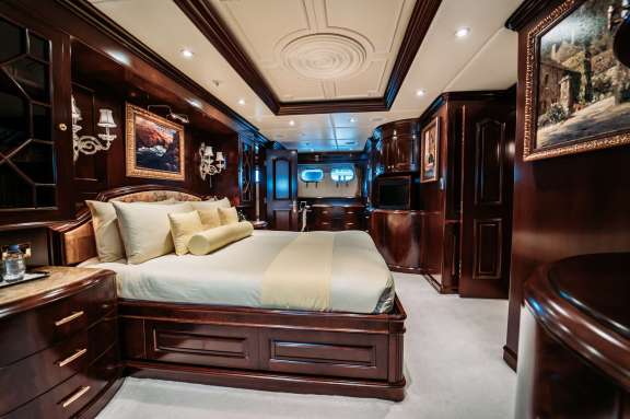 Image of MUSTIQUE yacht #8