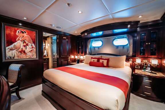 Image of MUSTIQUE yacht #9