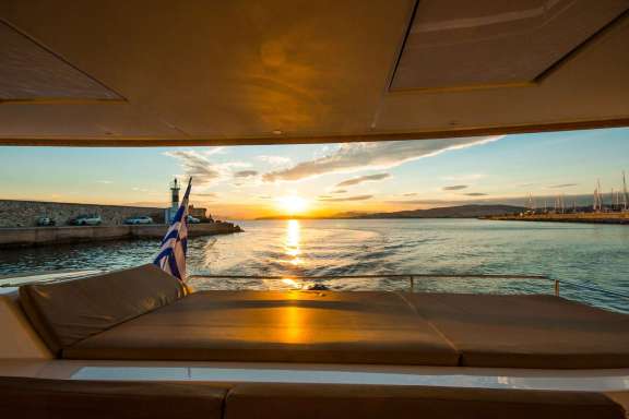 Sunbathing area - Fore deck