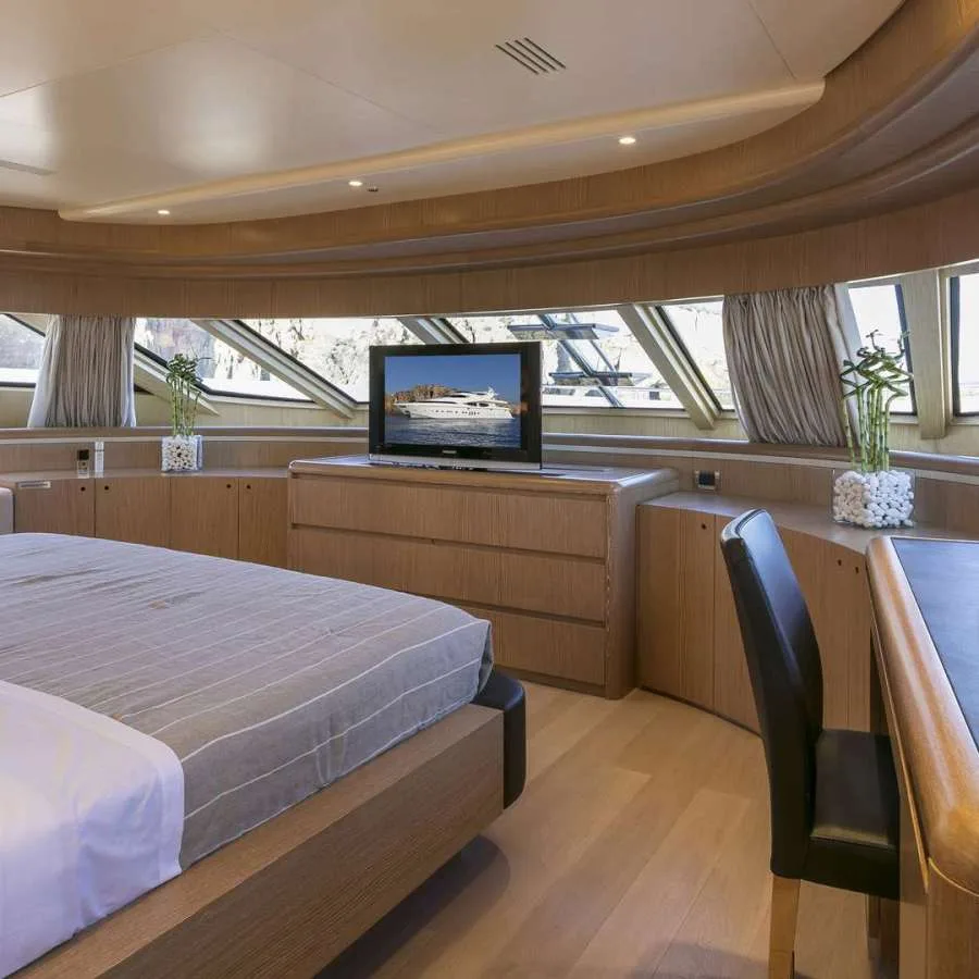 Rini V cabin image 3