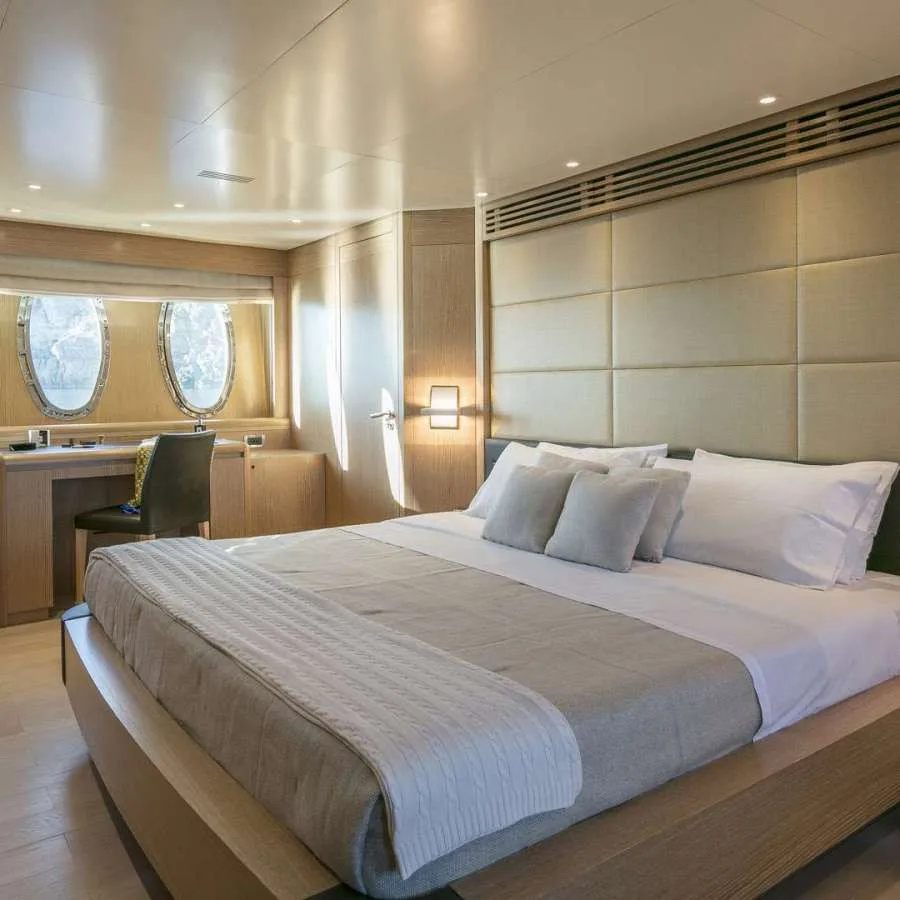 Rini V cabin image 2