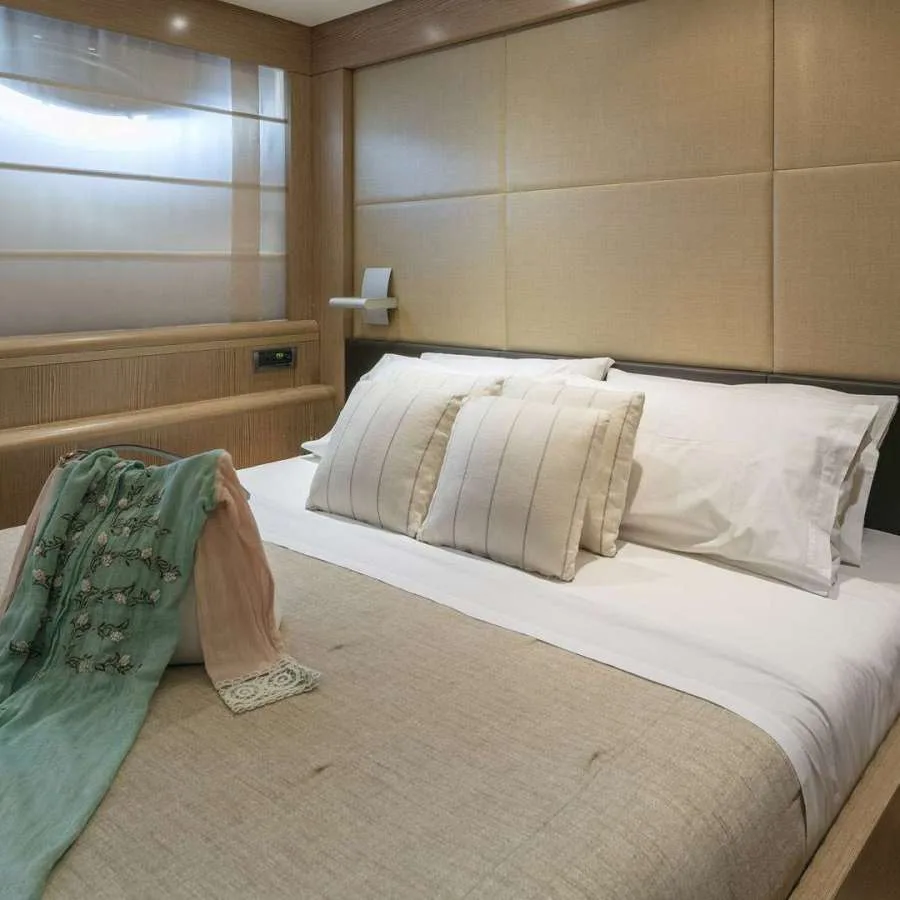 Rini V cabin image 4