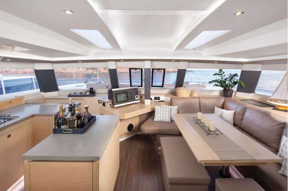 Interior Salon & Dining