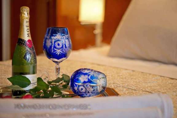 Image of FALCON ISLAND yacht #15