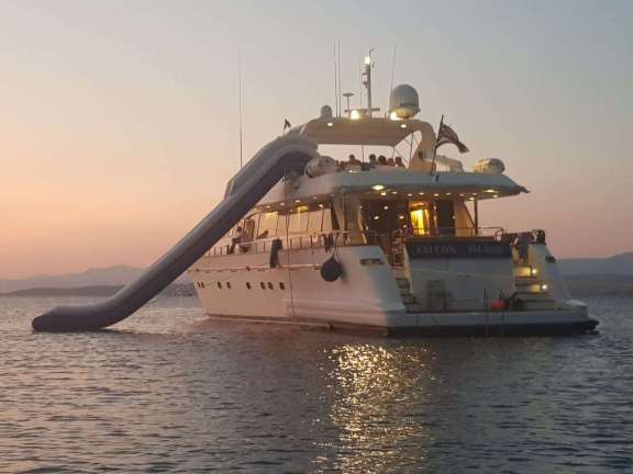 Image of FALCON ISLAND yacht #17