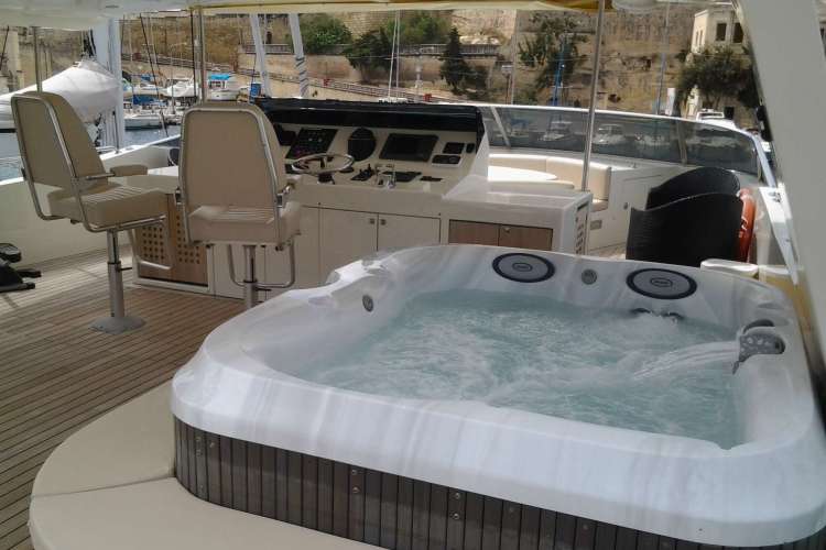 Deck Jacuzzi