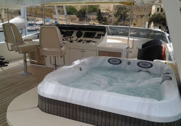 Deck Jacuzzi