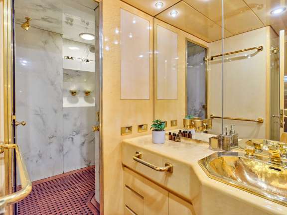 Double cabin II ensuite facilities