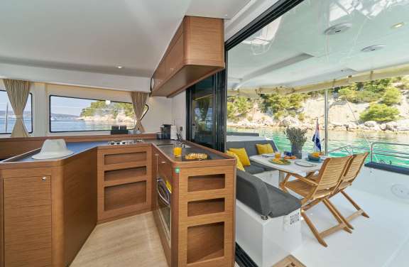 Image of AURA yacht #3