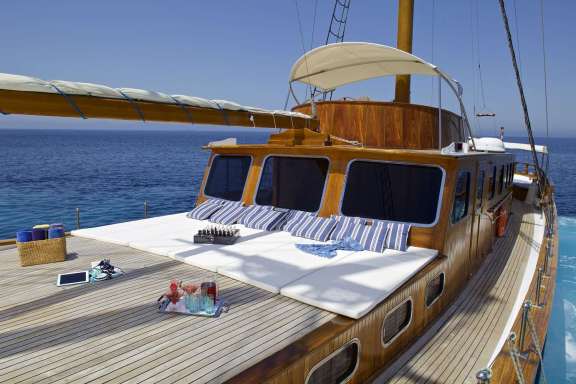 Deck Sunbathing area_2