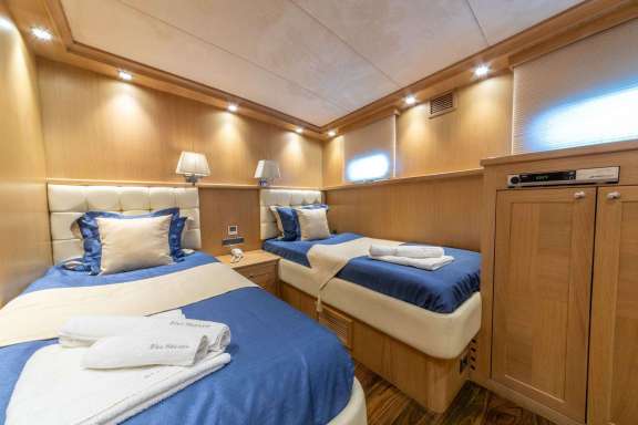 Image of BLUE HEAVEN yacht #16