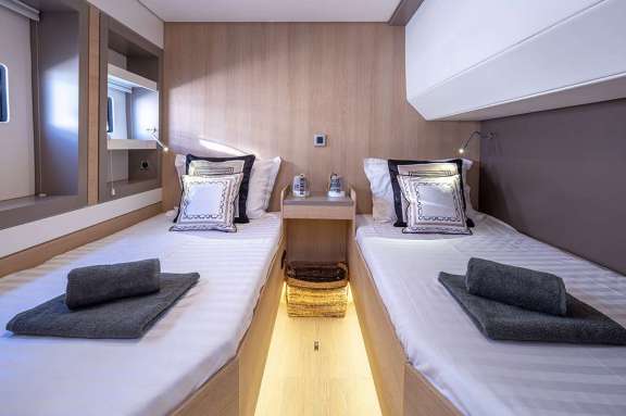 Image of License to Chill yacht #8